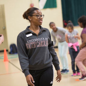 非裔美国女体育教师