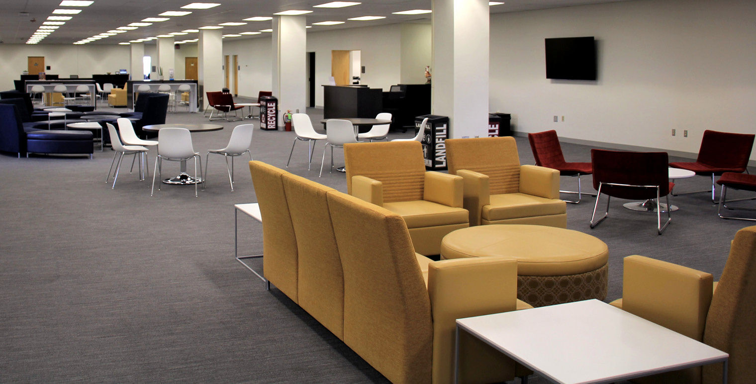 HRSM学生咨询办公室位于六楼，并提供了充足的学习和交流空间。