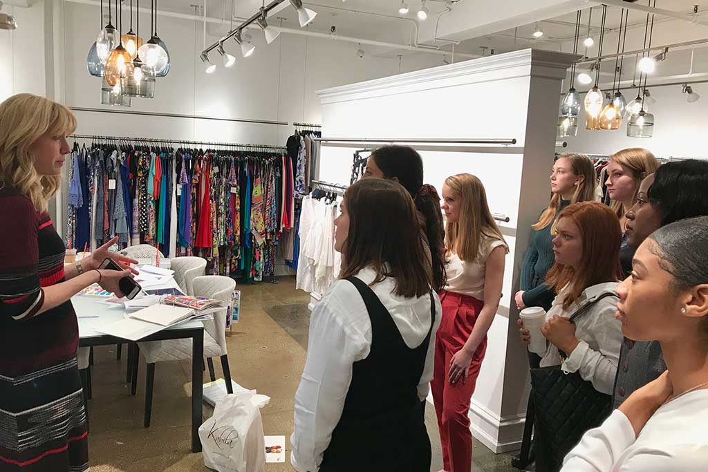 参观Cupio和Cupio腮红总部在纽约与零售校友Sara Wingate Bako。