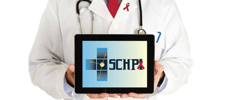 身穿白大褂的医生手持平板电脑，屏幕上显示SCHPI。