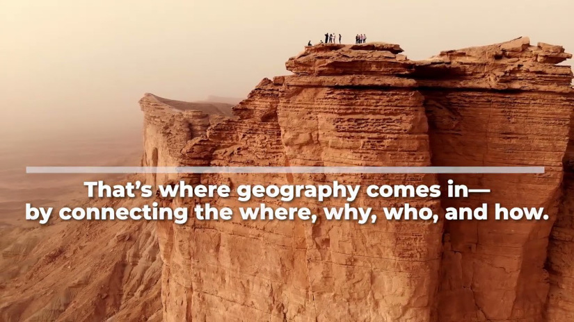 美国西南部的岩层图像。白色的字写着:“这就是地理的用武之地——把地点、原因、人物和方式联系起来。”