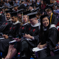 UofSC毕业的学生的照片。