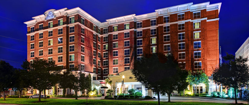 在Vista，哥伦比亚，南卡罗来纳州的哥伦比亚希尔顿酒店的夜间照片