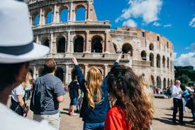 一群在罗马留学的学生