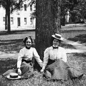 1898年左右马蹄上的女学生