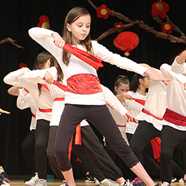 中国新年庆典上的舞蹈演员