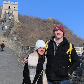 萨曼莎·佩里和道尔顿·斯塔维在中国长城上