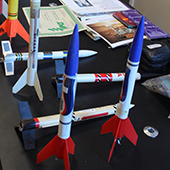 埃德·多诺万的火箭模型和STEM教学