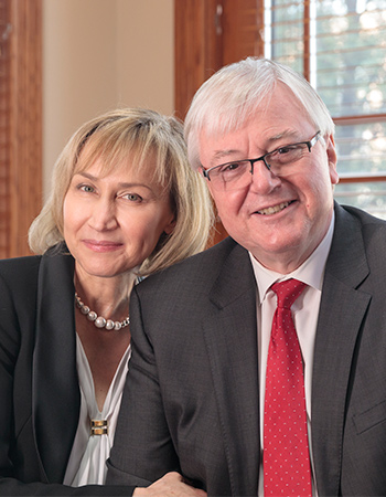 当选总统Michael Amiridis和他的妻子Ero Aggelopoulou-Amiridis的肖像