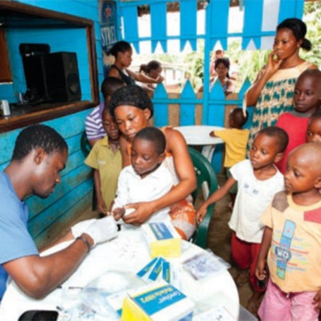 社会工作学院学生在赤道几内亚防止疟疾